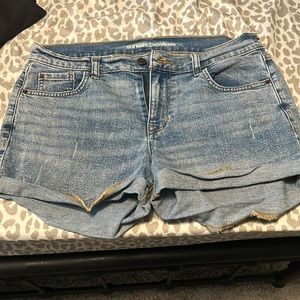 Old Navy Boyfriend Mid Wash Short Jeans | 8